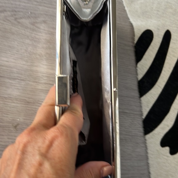 Steve Madden silver metal clutch - Picture 4 of 4